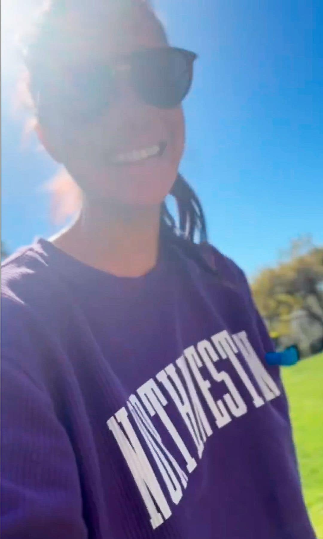 Meghan Markle con la sudadera de Diana de Gales