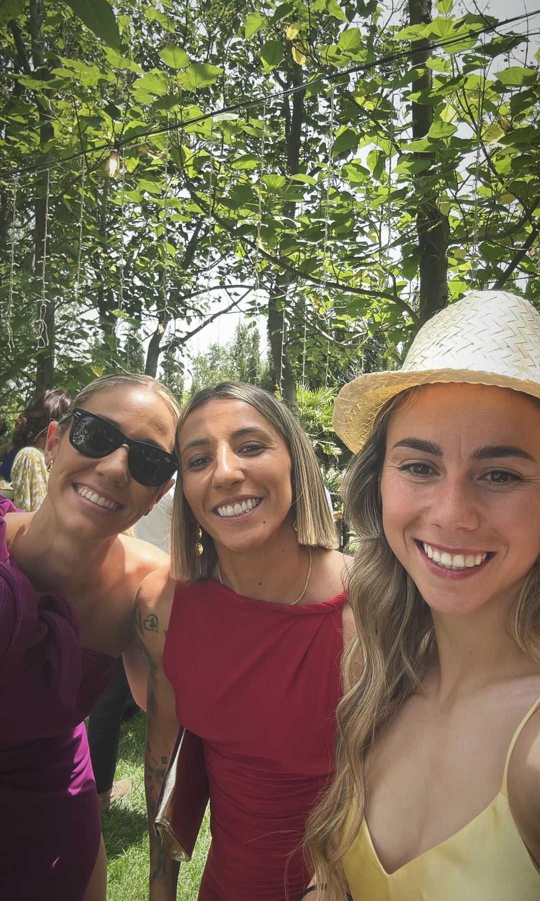 Las jugadoras de fútbol en la boda de Alba Redondo