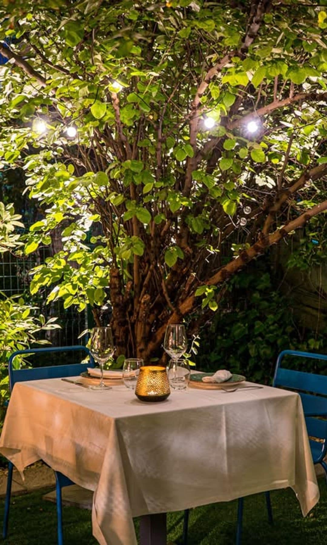 Mesa de noche de la terraza El Jardín de Arturo Soria en Madrid