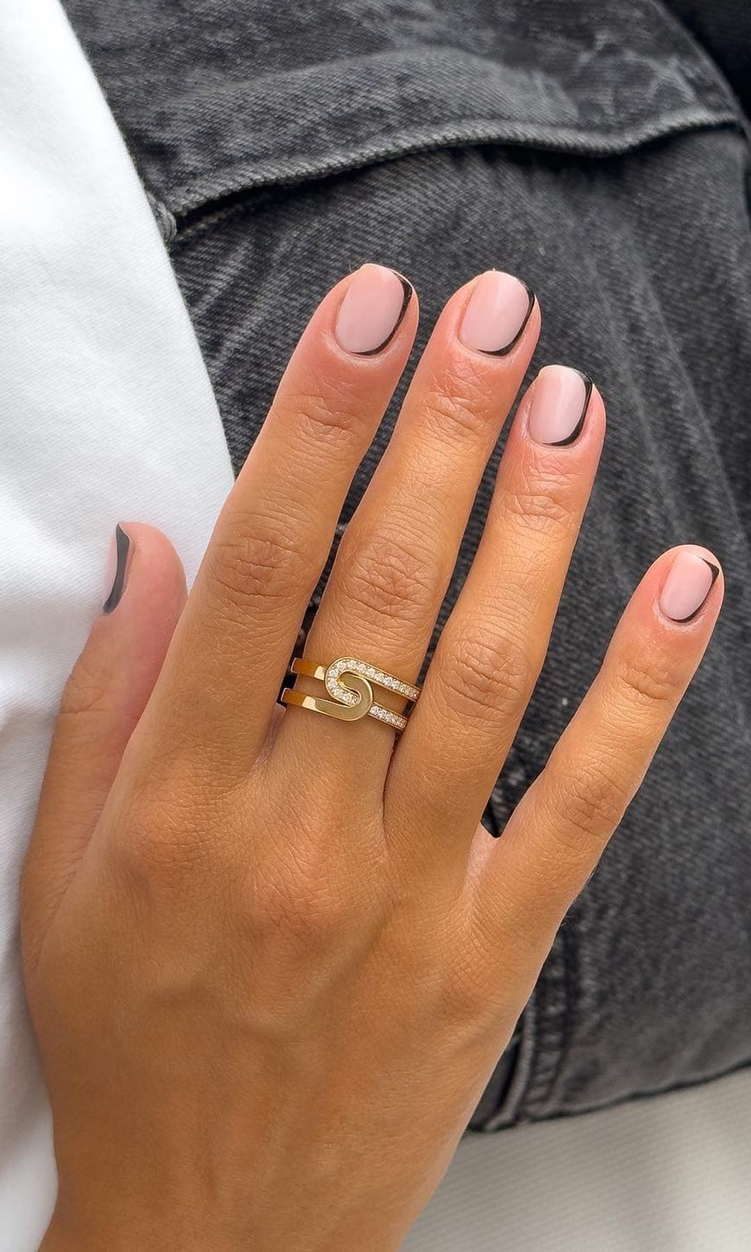 Manicura lateral negro