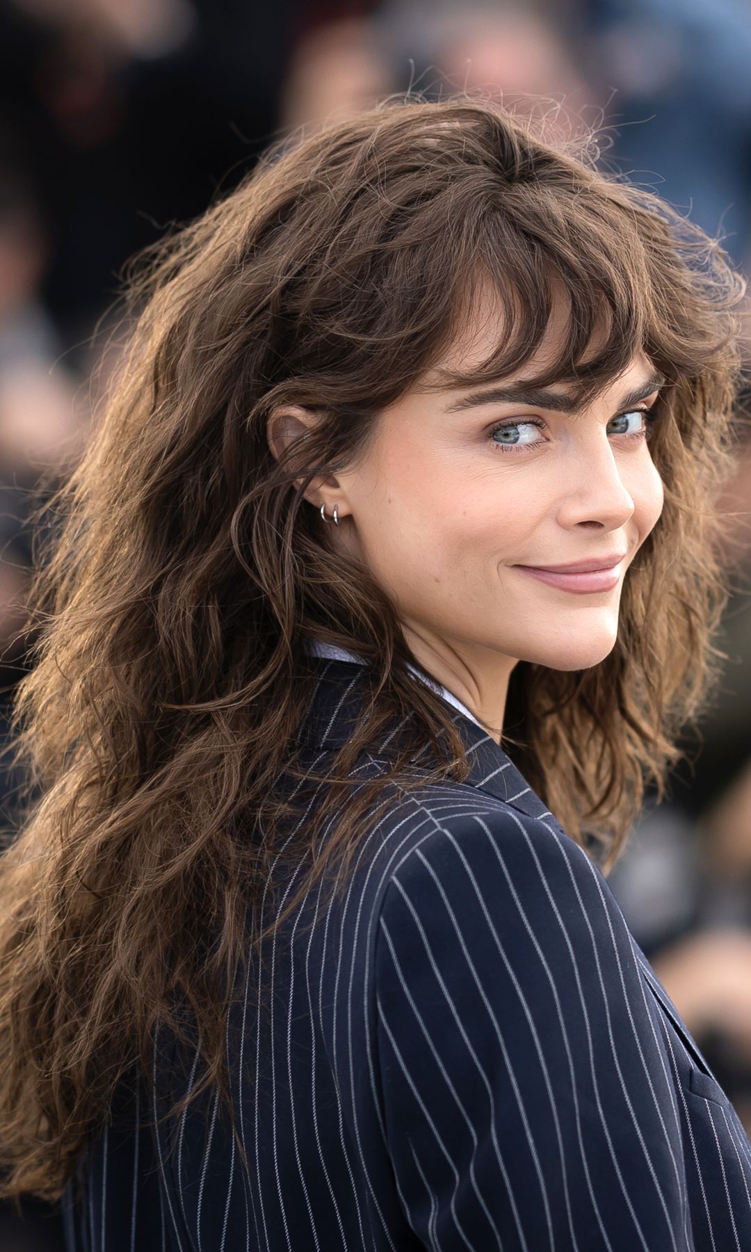 Analizamos la impactante transformación de Cara Delevingne en su 34 cumpleaños: del punk más rebelde a su versión más sensual
