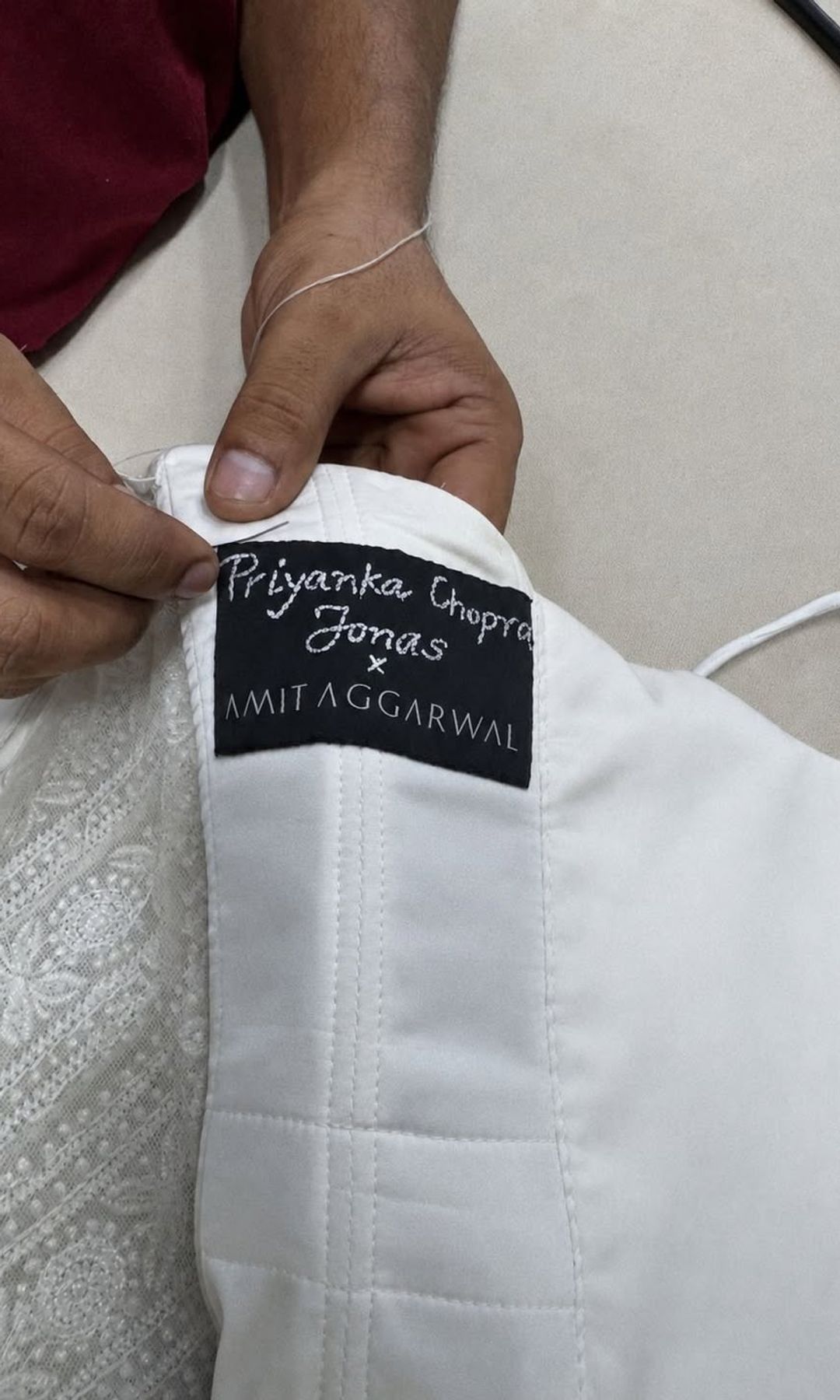 El vestido tomó 6 semanas en confeccionarse.