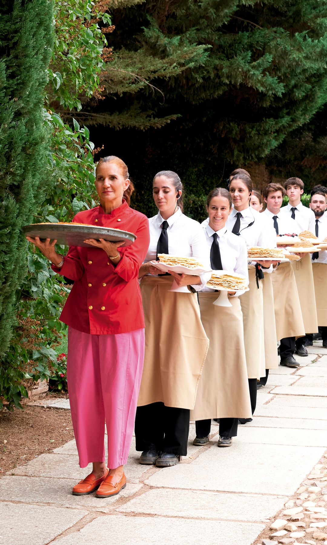 Samantha Vallejo-Nágera trabajando con su empresa Samantha Catering