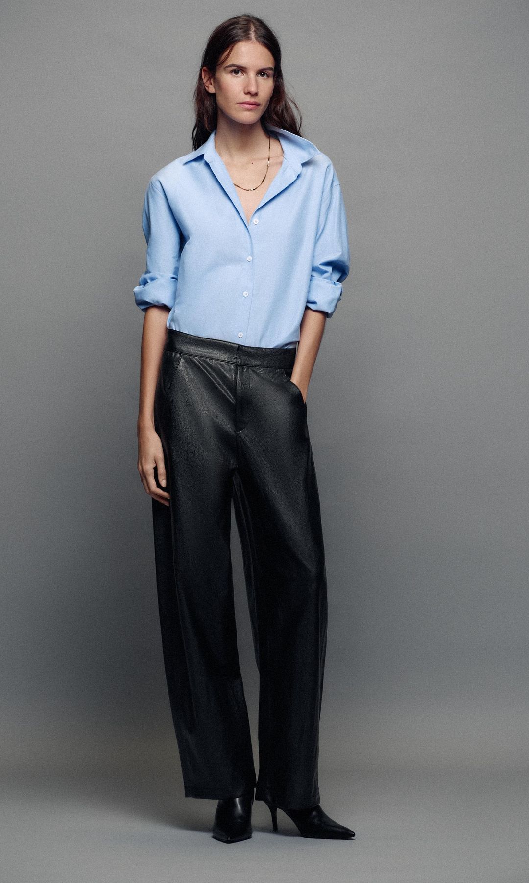 Zara tiene los pantalones anchos que se convertirán en nuestro comodín del otoño-invierno: seis básicos que elevan cualquier look