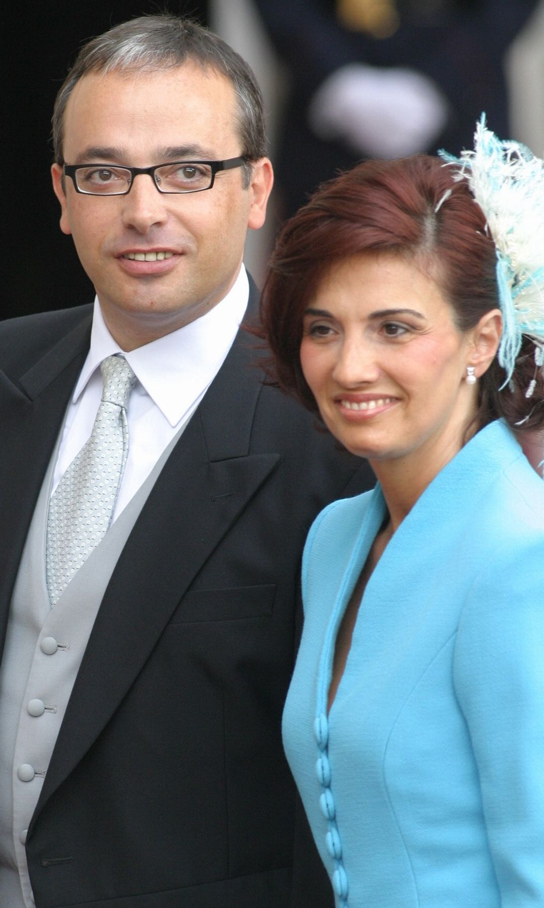 Alfredo Urdaci con su mujer en la boda de don Felipe y doña Letizia, celebrada el 22 de mayo de 2004 en Madrid