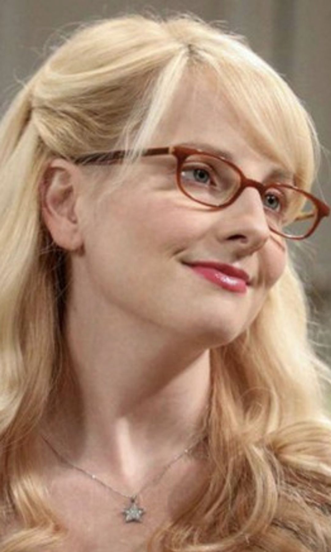 Melissa Rauch como Bernadette Rostenkowski, la microbióloga de carácter explosivo