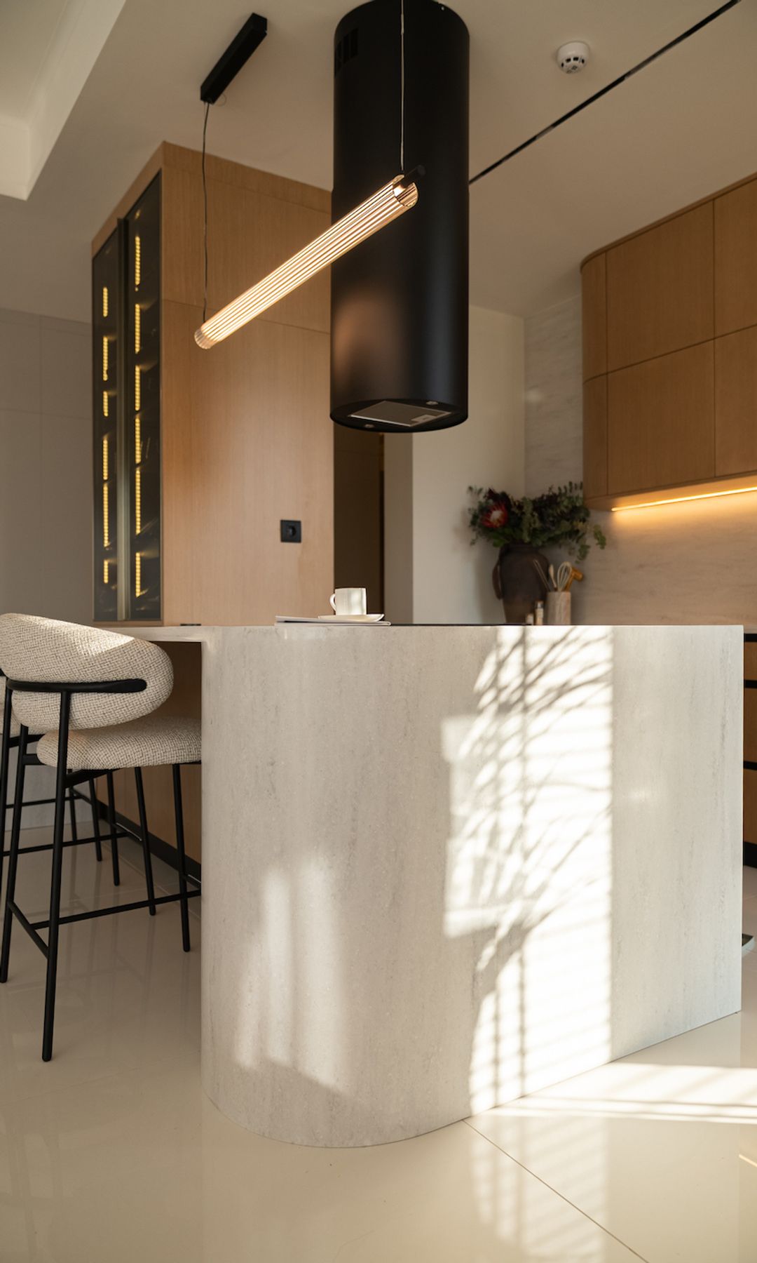 Cocina con isla. Proyecto de NK Architects con material HIMACS.