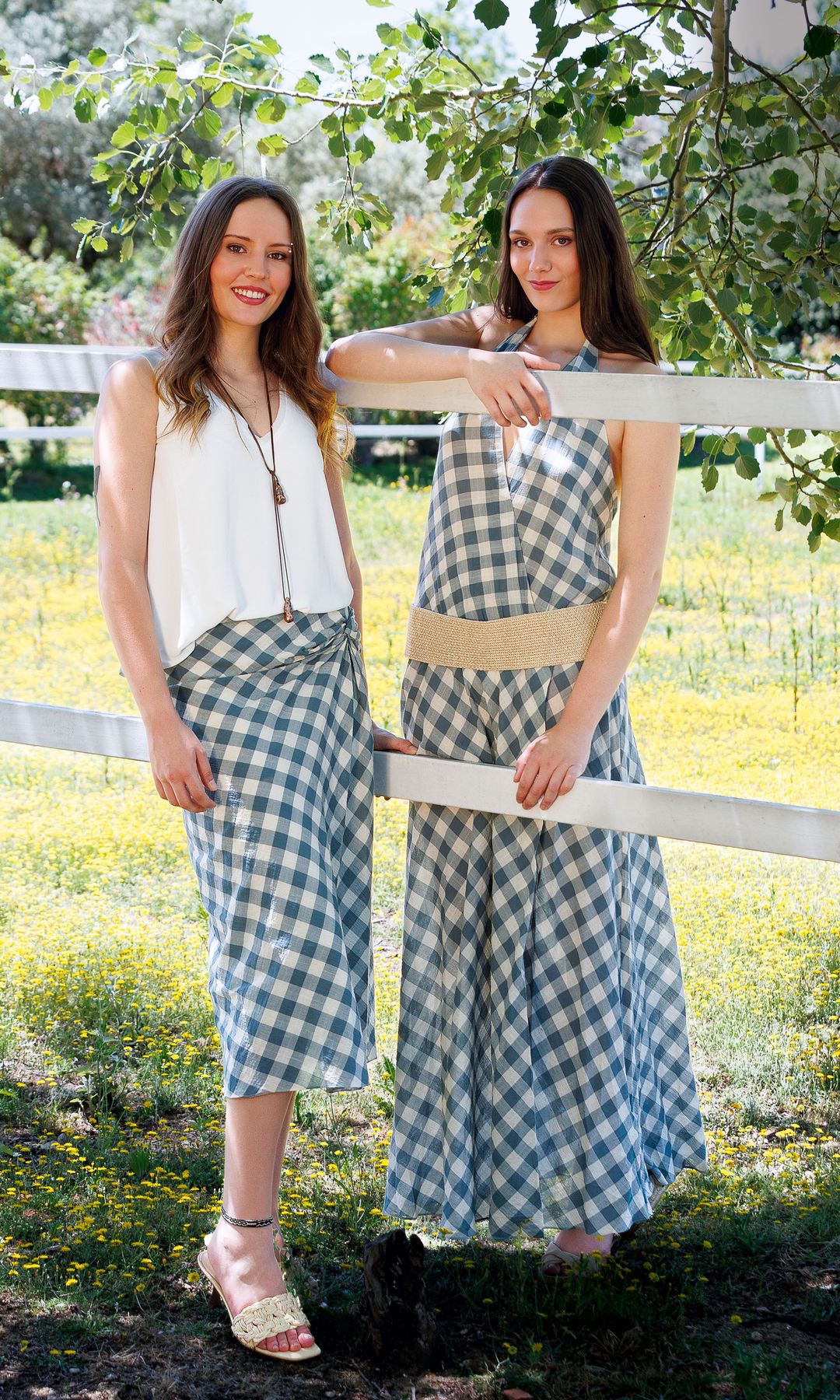Clotilde y Jimena en el picadero de la finca 