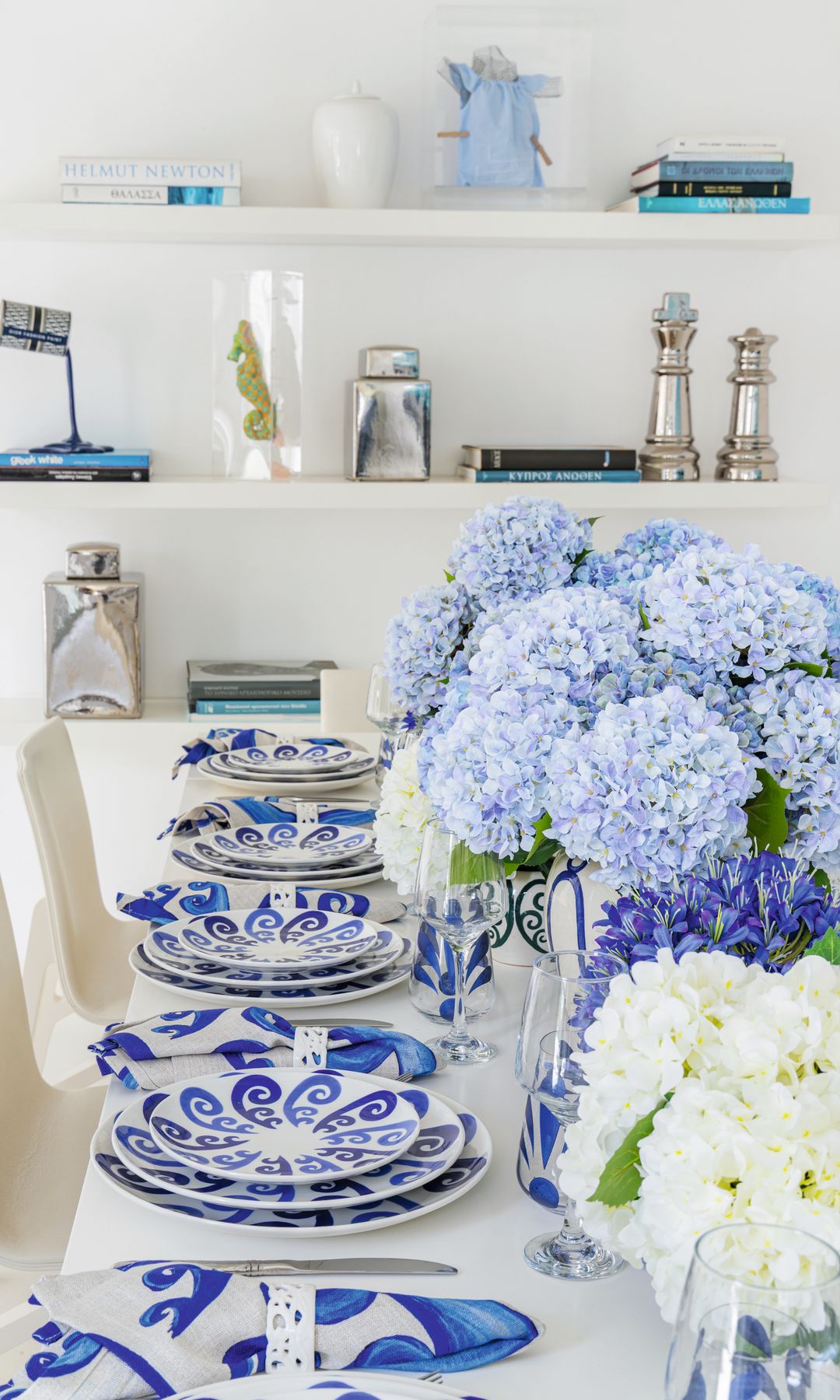 MARINA VERNICOS NOS INVITA A CONOCER SU IMPRESIONANTE CASA JUNTO AL MAR, EN LA ISLA DE SIFNOS, UNA DE LAS PERLAS DEL EGEO