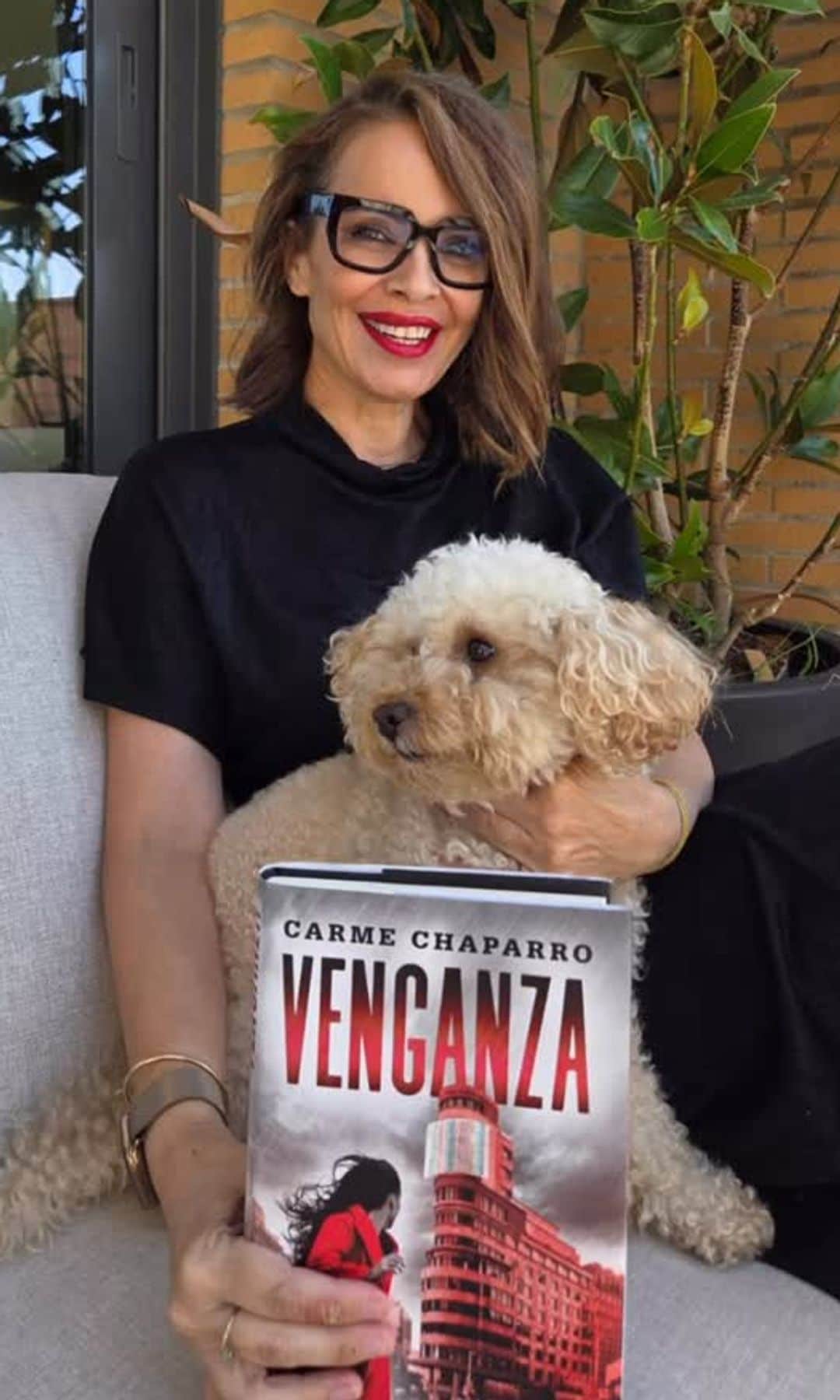 Carme Chaparro con su nueva novela, 'Venganza'