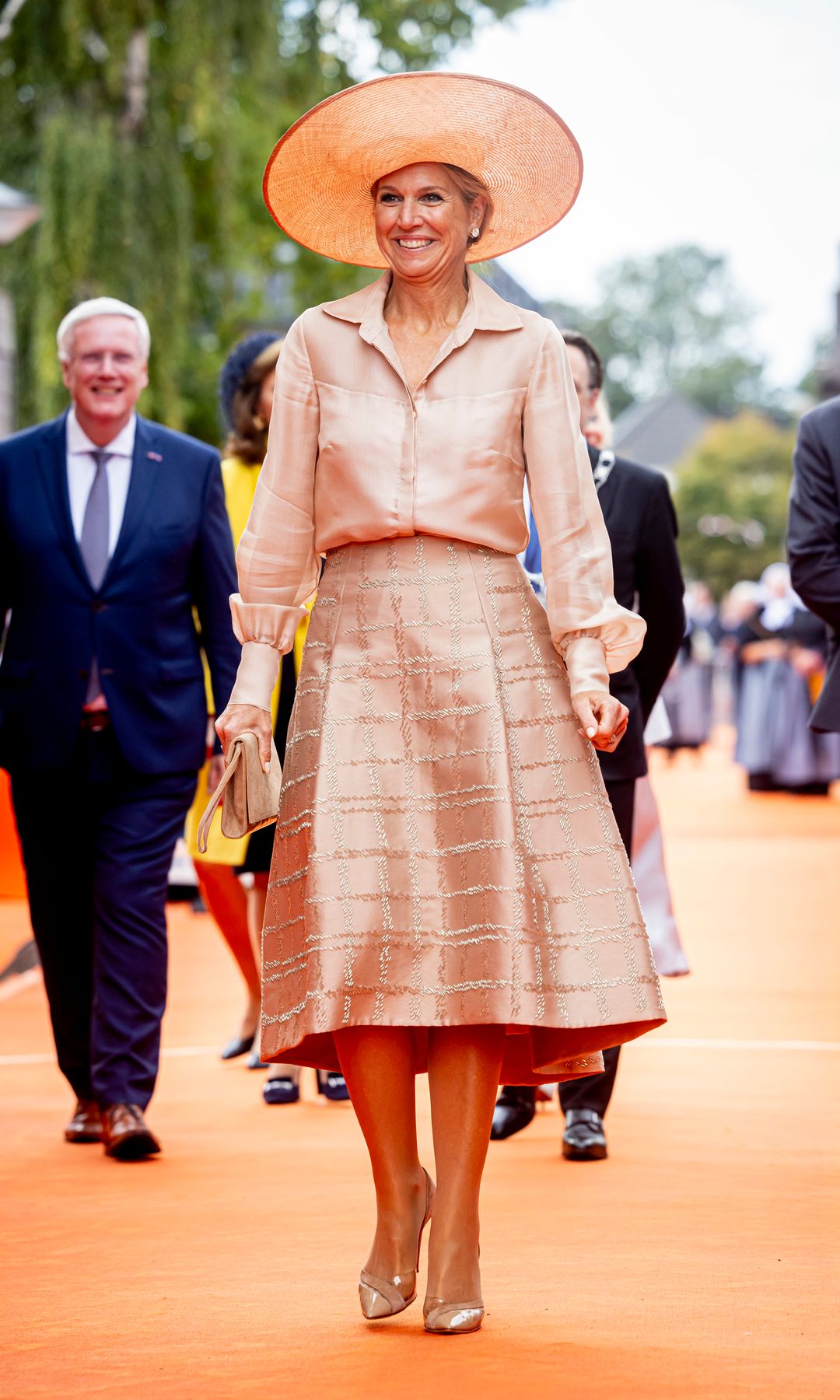 El poder del look monocolor: por qué es el favorito de las royals