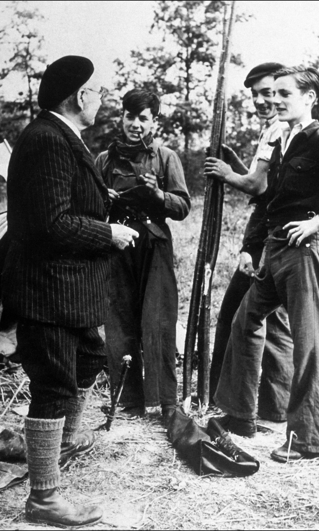 En 1940, el joven Marcel Ravidat, junto a tres amigos, siguió a su perro hasta una cavidad en el bosque y acabó descubriendo la cueva de Lascaux, un extraordinario conjunto de pinturas prehistóricas de más de 17.000 años