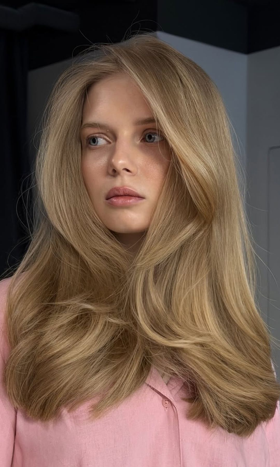 Corte acampanado en cabello rubio