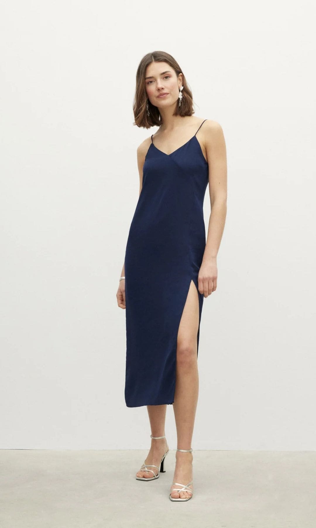 vestido de tirantes azul marino