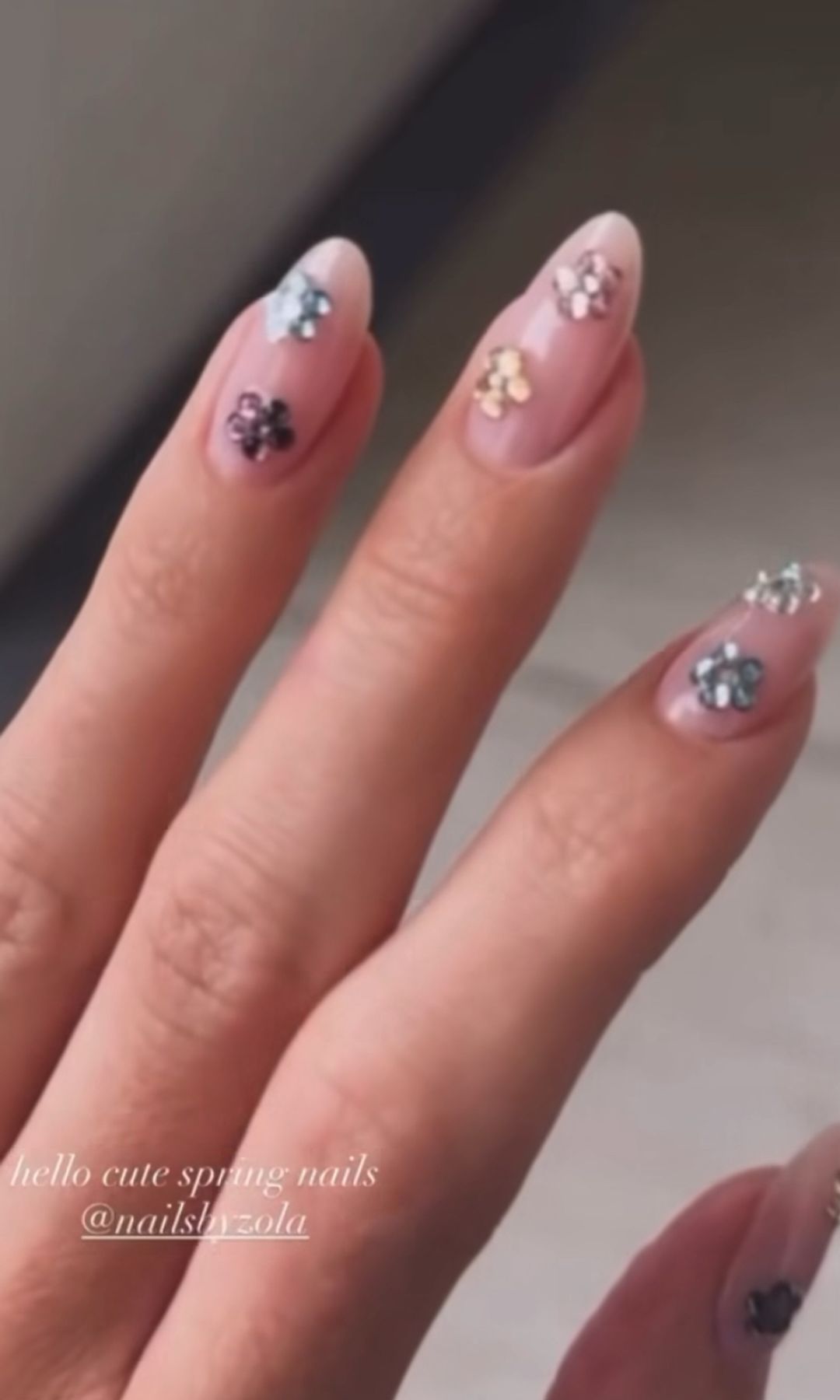Detalles de las uñas de Kylie Jenner.