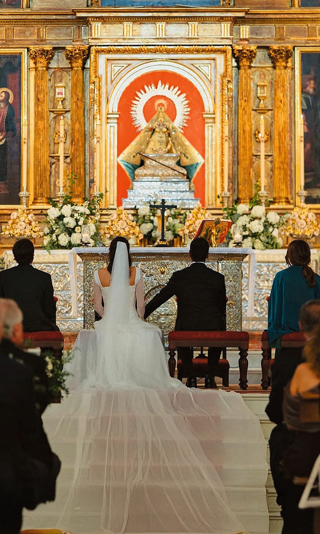 Los novios frente al altar