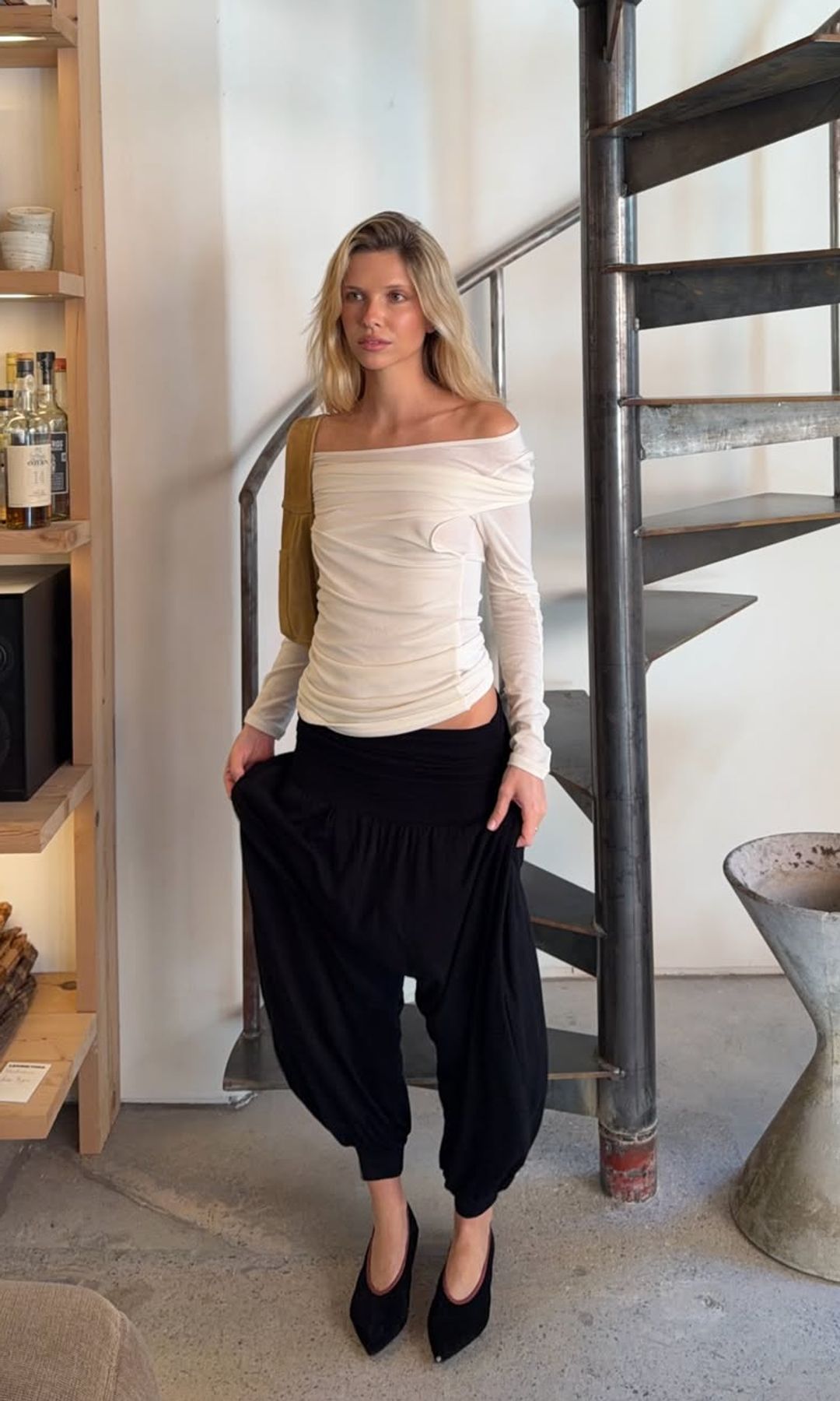 Katia G Colomer con pantalones bombachos 