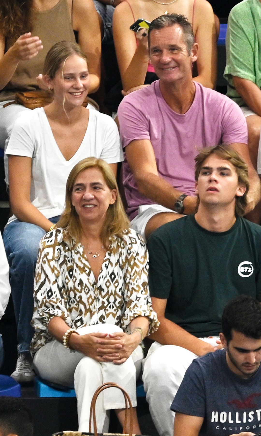 Iñaki Urdangarin e Infanta Cristina de España en tribuna con sus hijos Miguel e Irene 