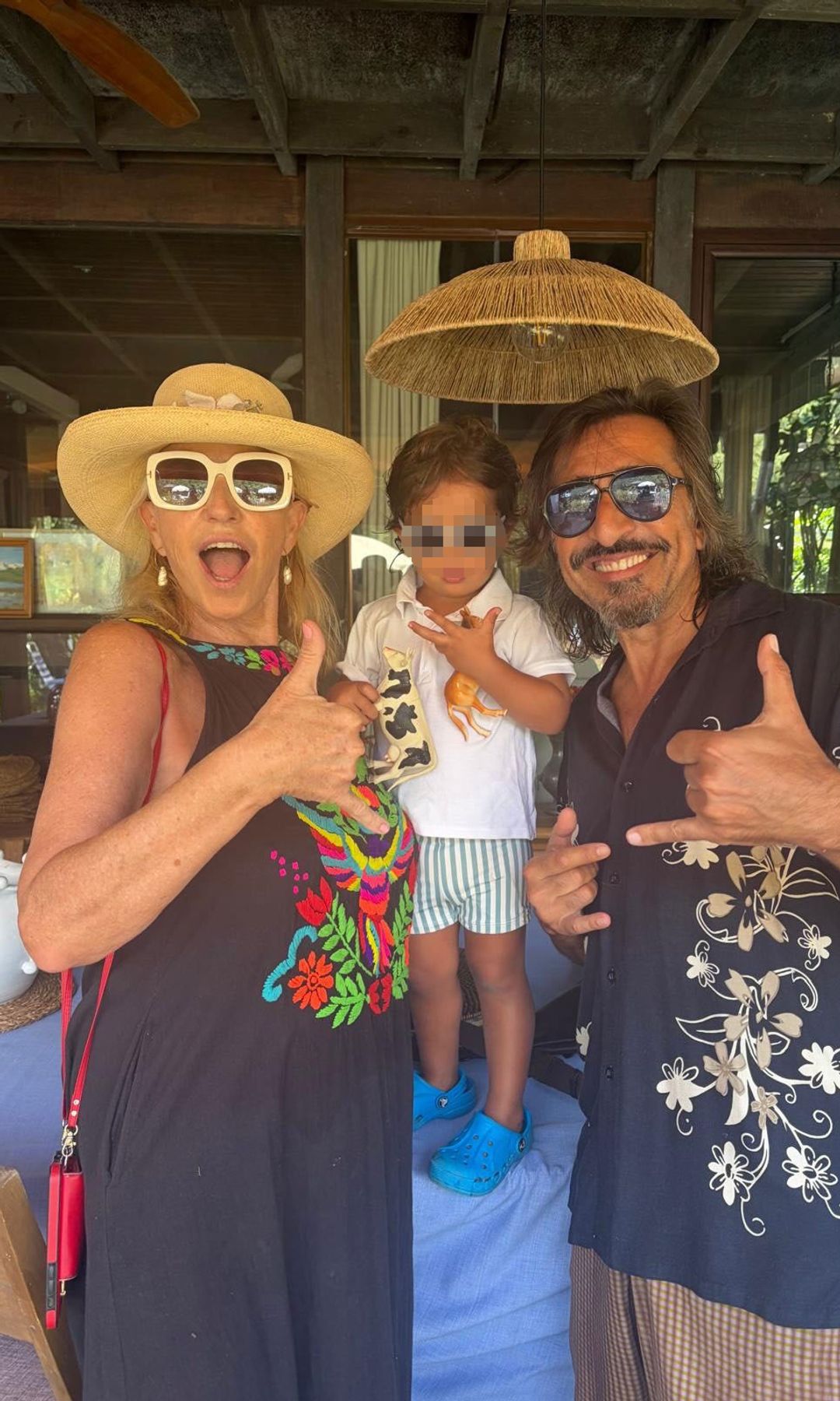Mariola Orellana y Antonio Carmona, con su nieto, Ismael, de 2 añitos