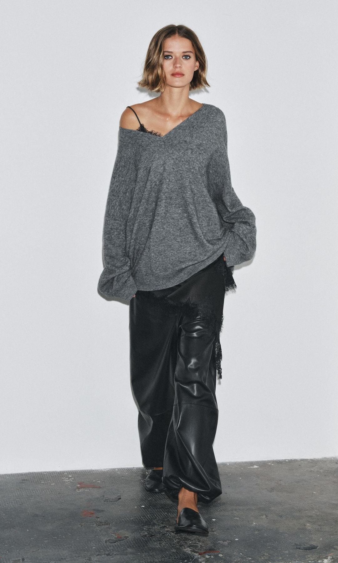 Pantalón bombacho negro de Zara de efecto piel