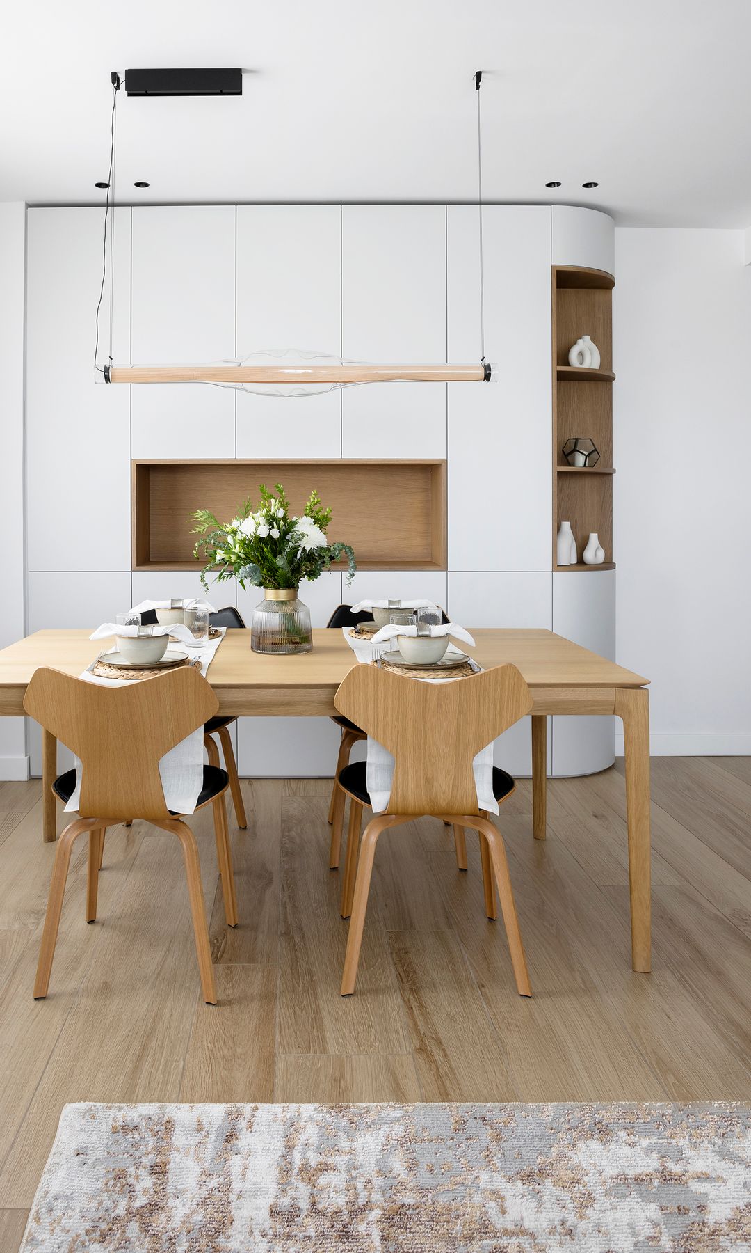 Comedor con armario a medida