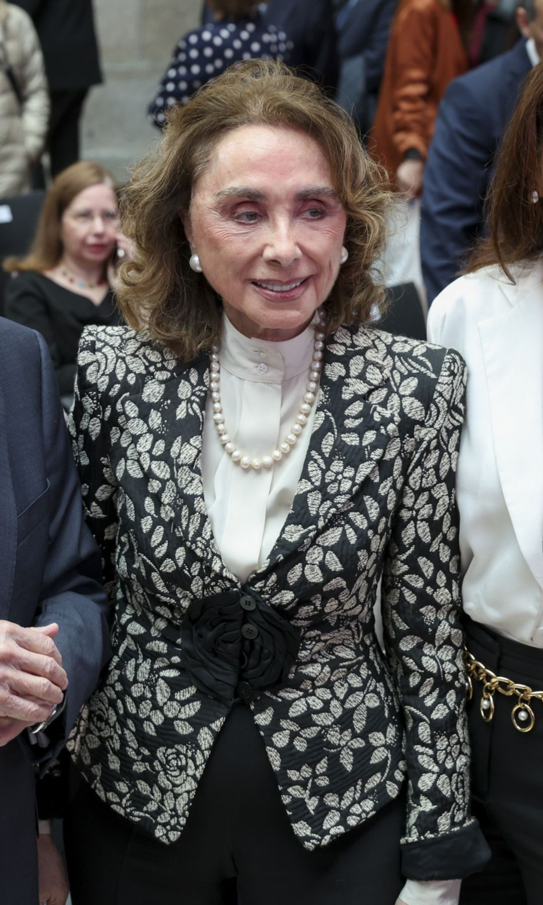 Jose María Álvarez del Manzano, exalcalde de Madrid, junto a Paloma Segrelles y su hija, Paloma Segrelles