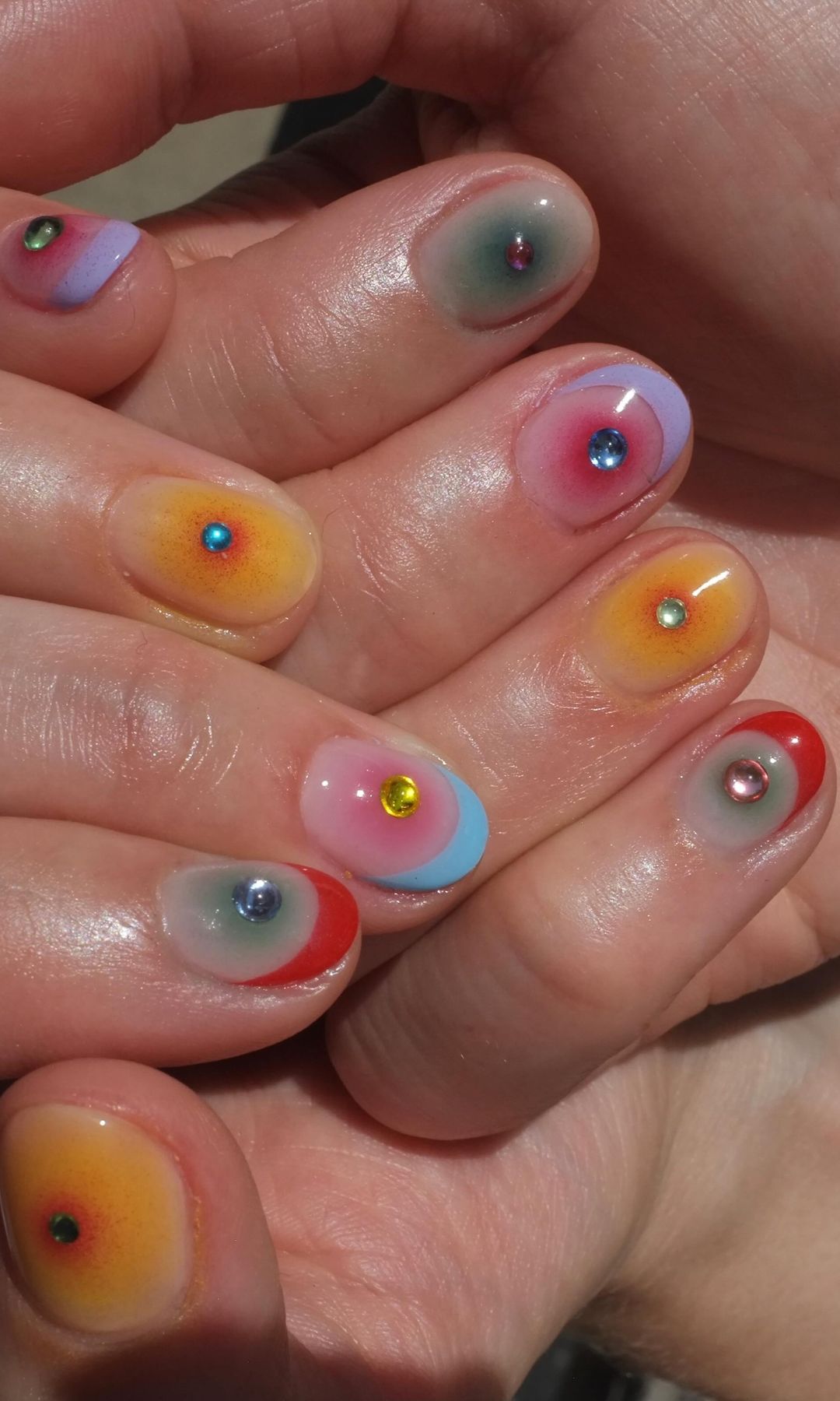 Manicura aura con brillos