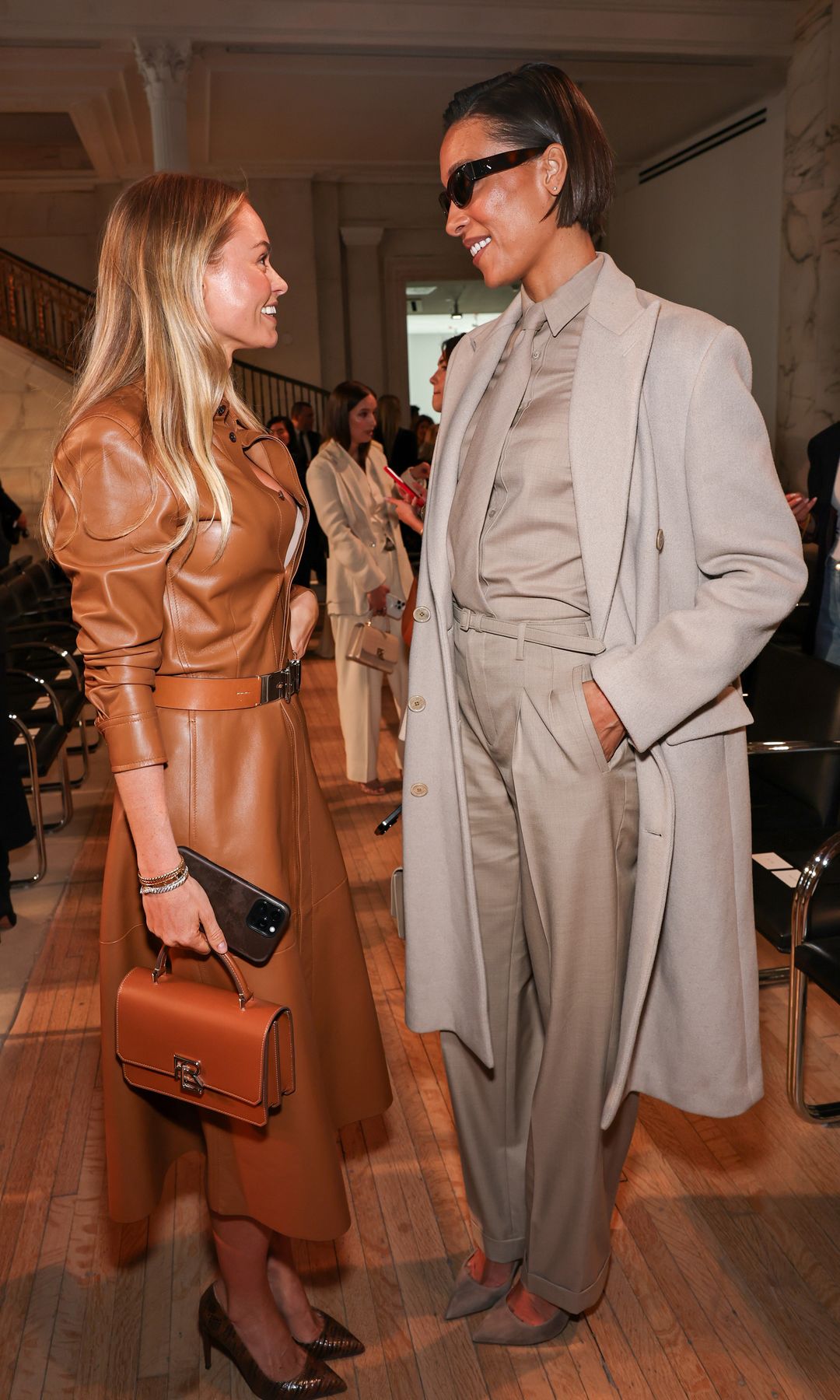 Claire Rose y Tylynn Nguyen en el desfile de Ralph Lauren para Otoño 2025 