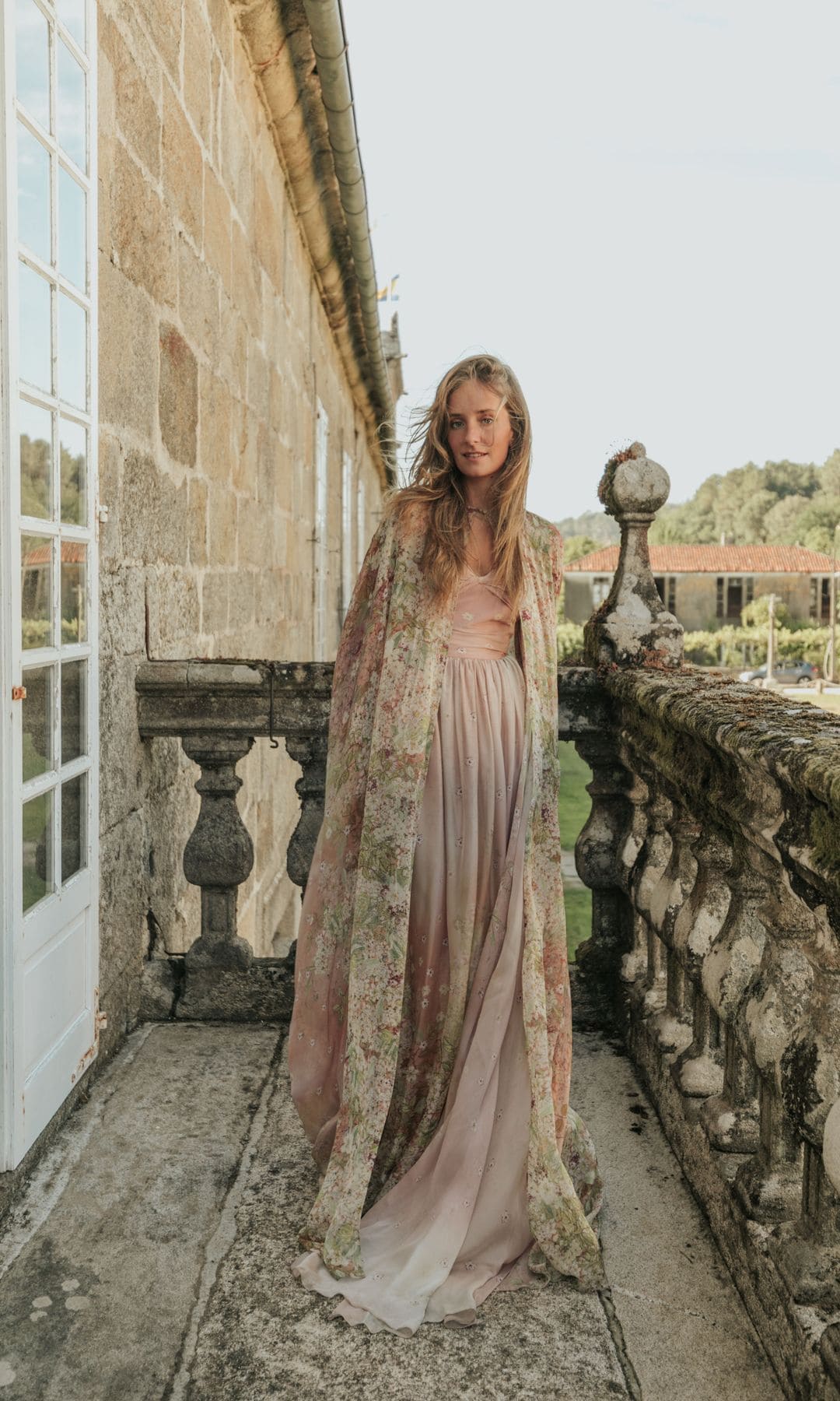 HOLA + Allegra y Cecilia Hohenlohe celebran la fiesta más exclusiva del verano, en el histórico Pazo de Oca, y reúnen a la nueva generación de la aristocracia y la sociedad europea