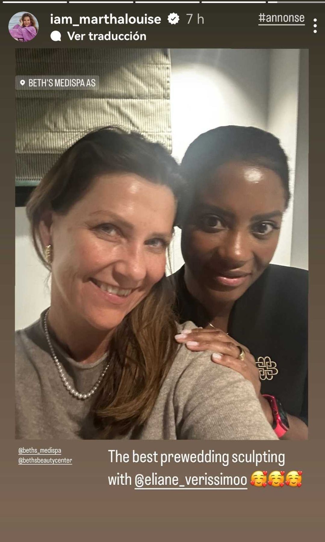 La princesa Martha Luisa con una de las expertas en belleza que la atendió en Oslo