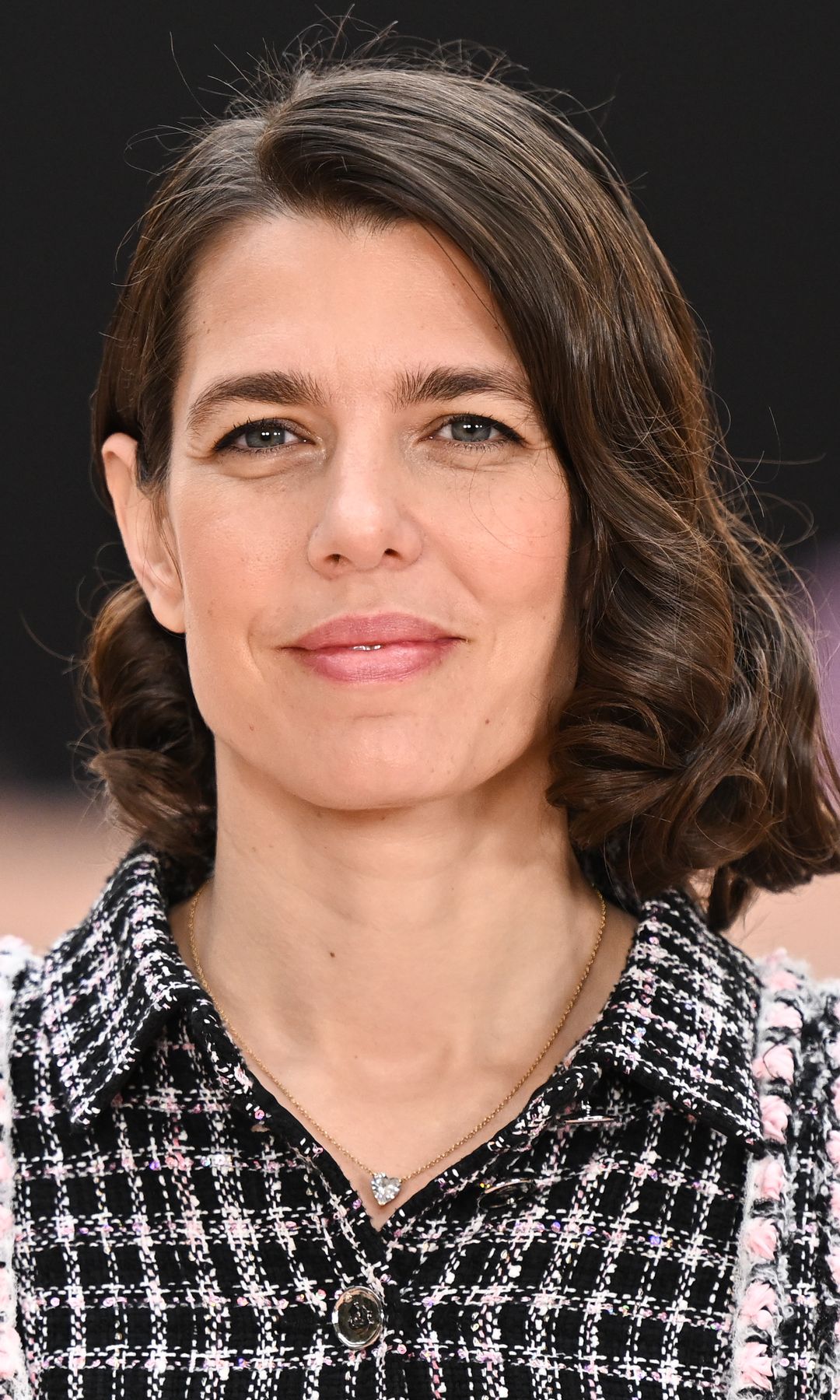 Ángela Parra, psicóloga, sobre que Carlota Casiraghi casi nunca lleve pendientes: "No busca impactar a través de un detalle"