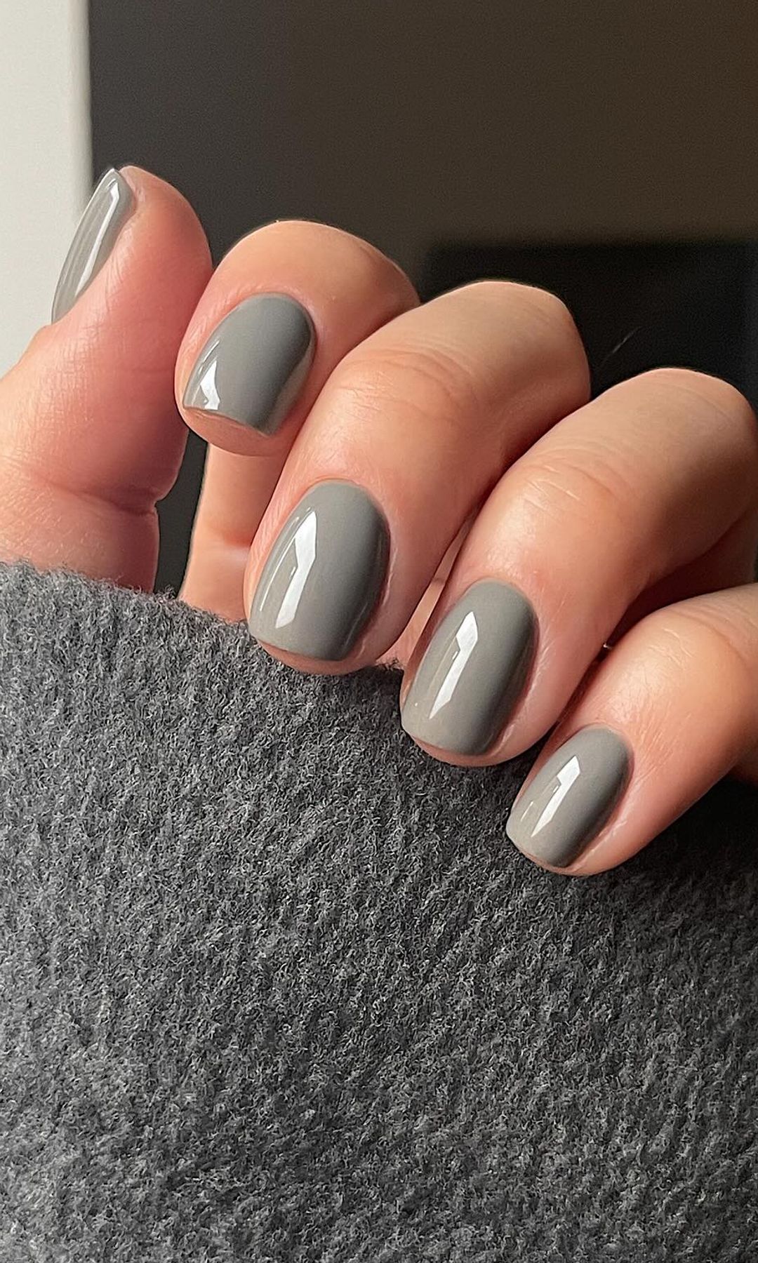 Manicura en color gris