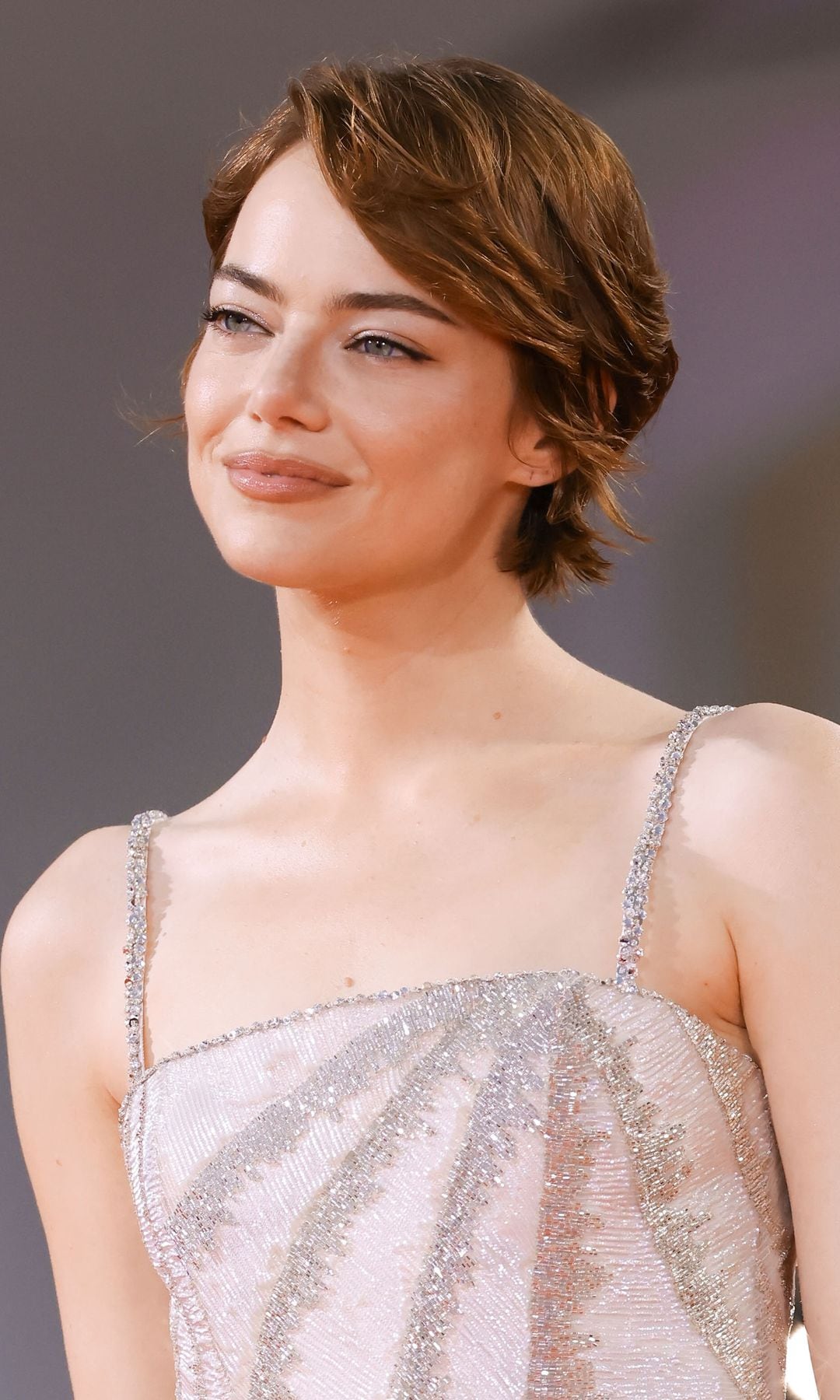 Emma Stone es la perfecta embajadora del pelo corto, también sobre la alfombra roja