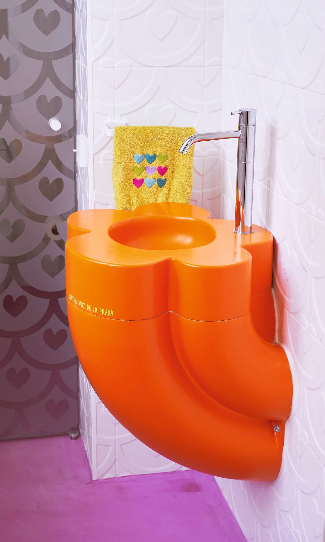 Uno de sus cuartos de baño, totalmente "agathizados".