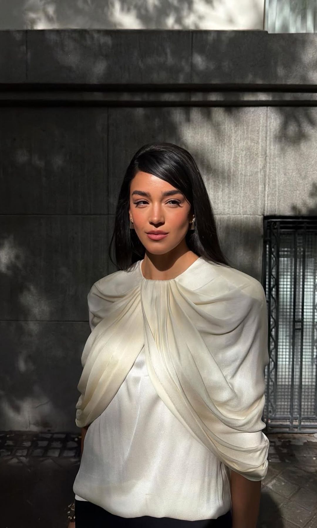 Ale Capetillo recrea un 'look' de Bibi Gaytán por el Día de las Madres