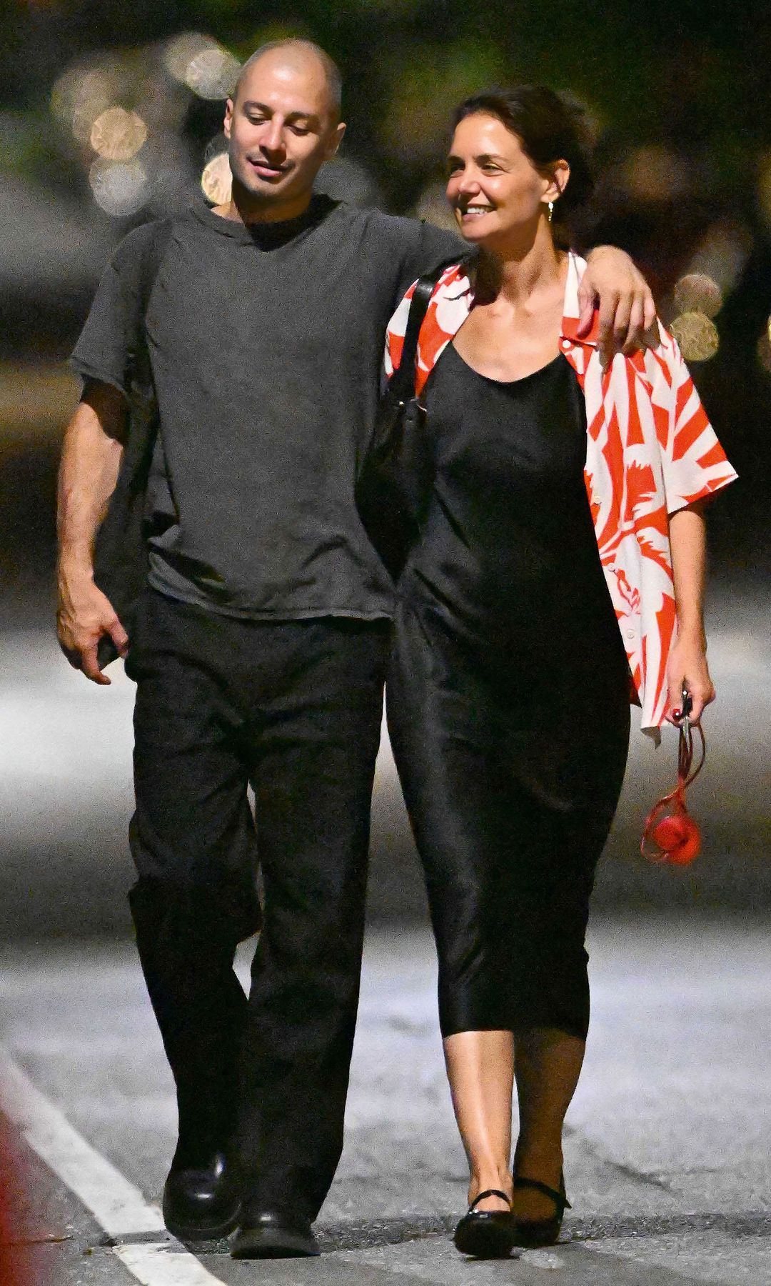 Katie Holmes y Jason Bard Yarmosky captados mientras daban un paseo por Nueva York 