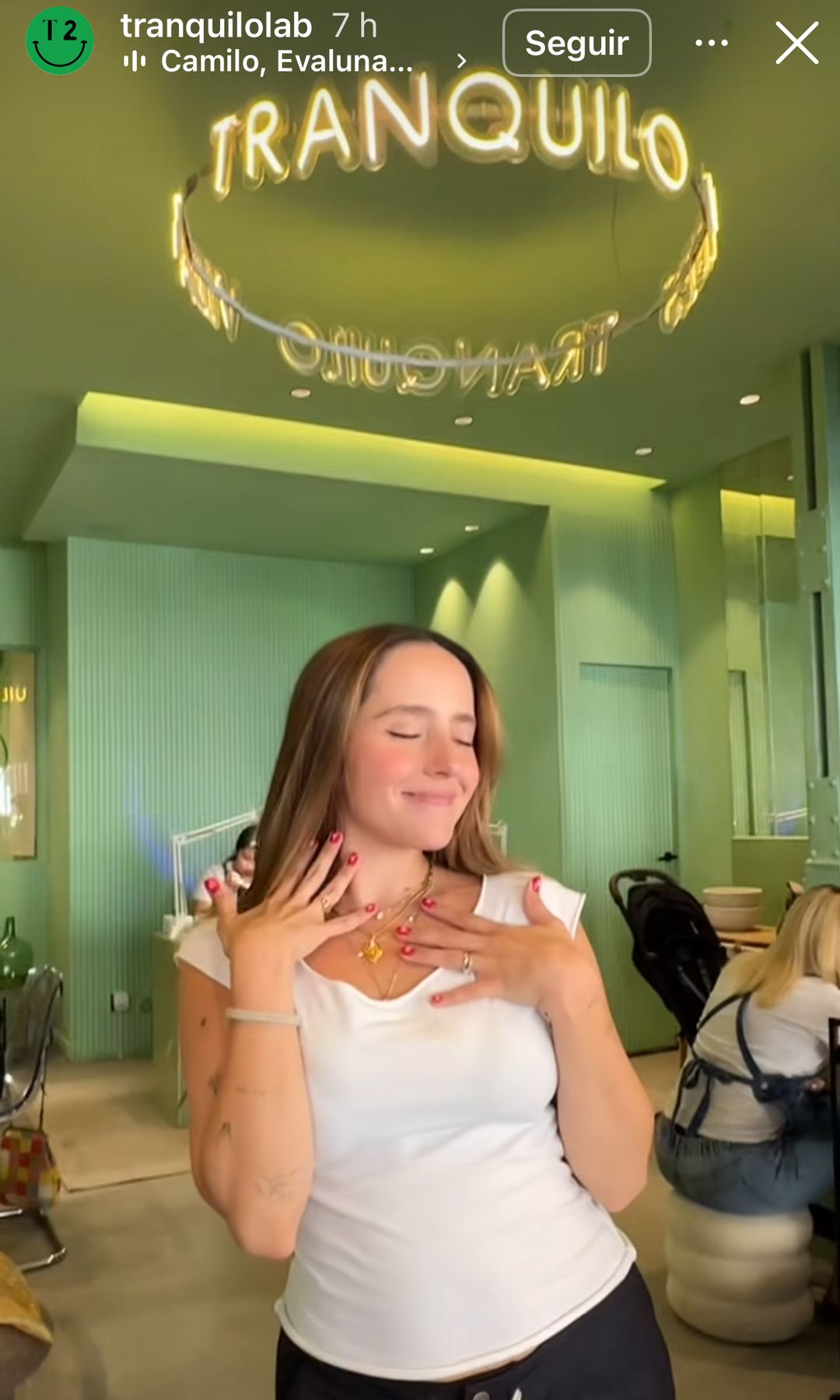 Evaluna Montaner presumiendo su manicure de Tranquilo, un beauty bar en Madrid.