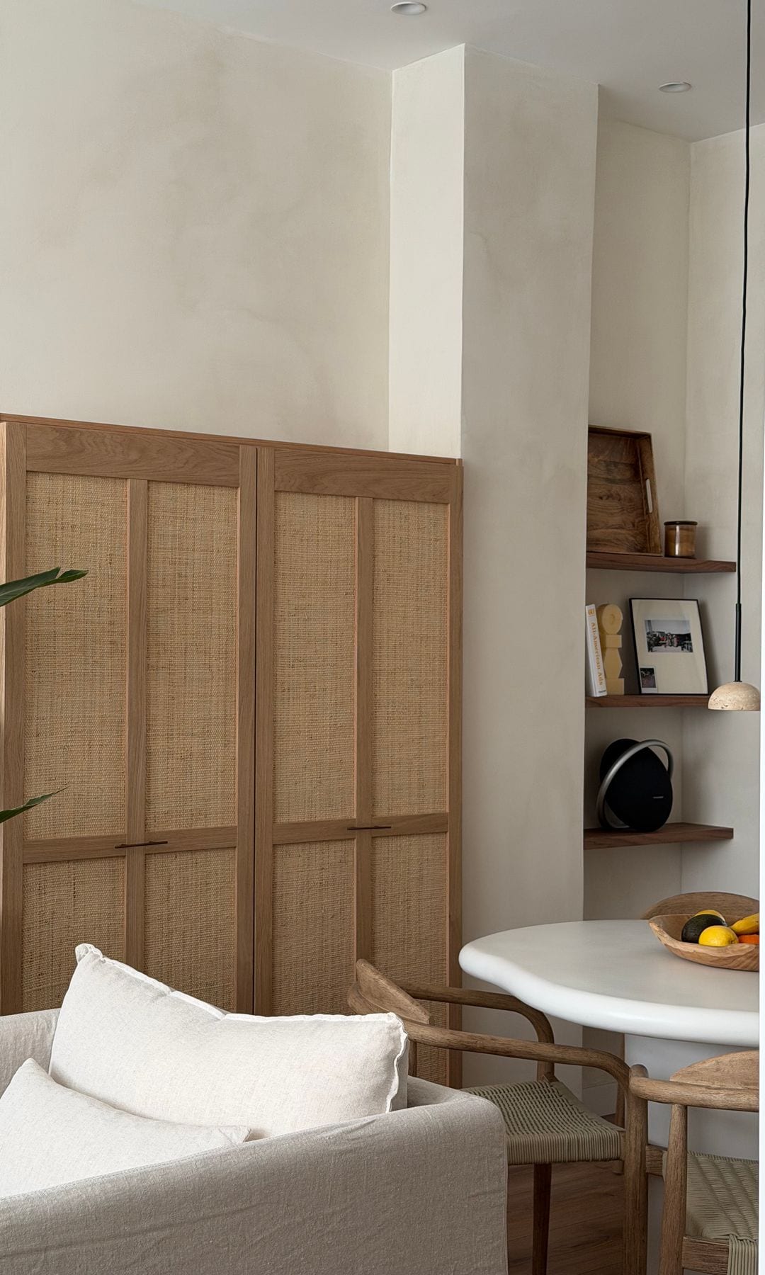 Mueble a medida tipo armario en el comedor