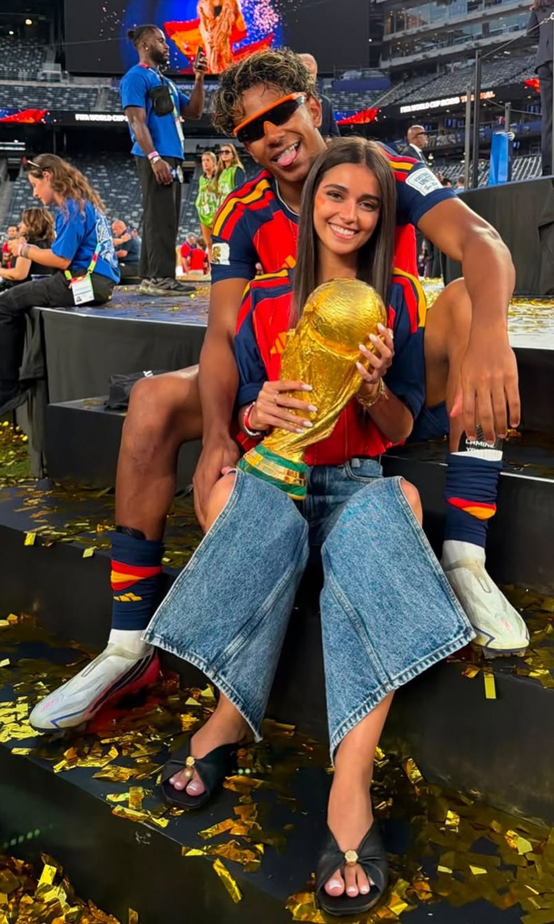 Inés García en la final del Mundial 2026 junto a Lamine Yamal con sandalias de Loewe