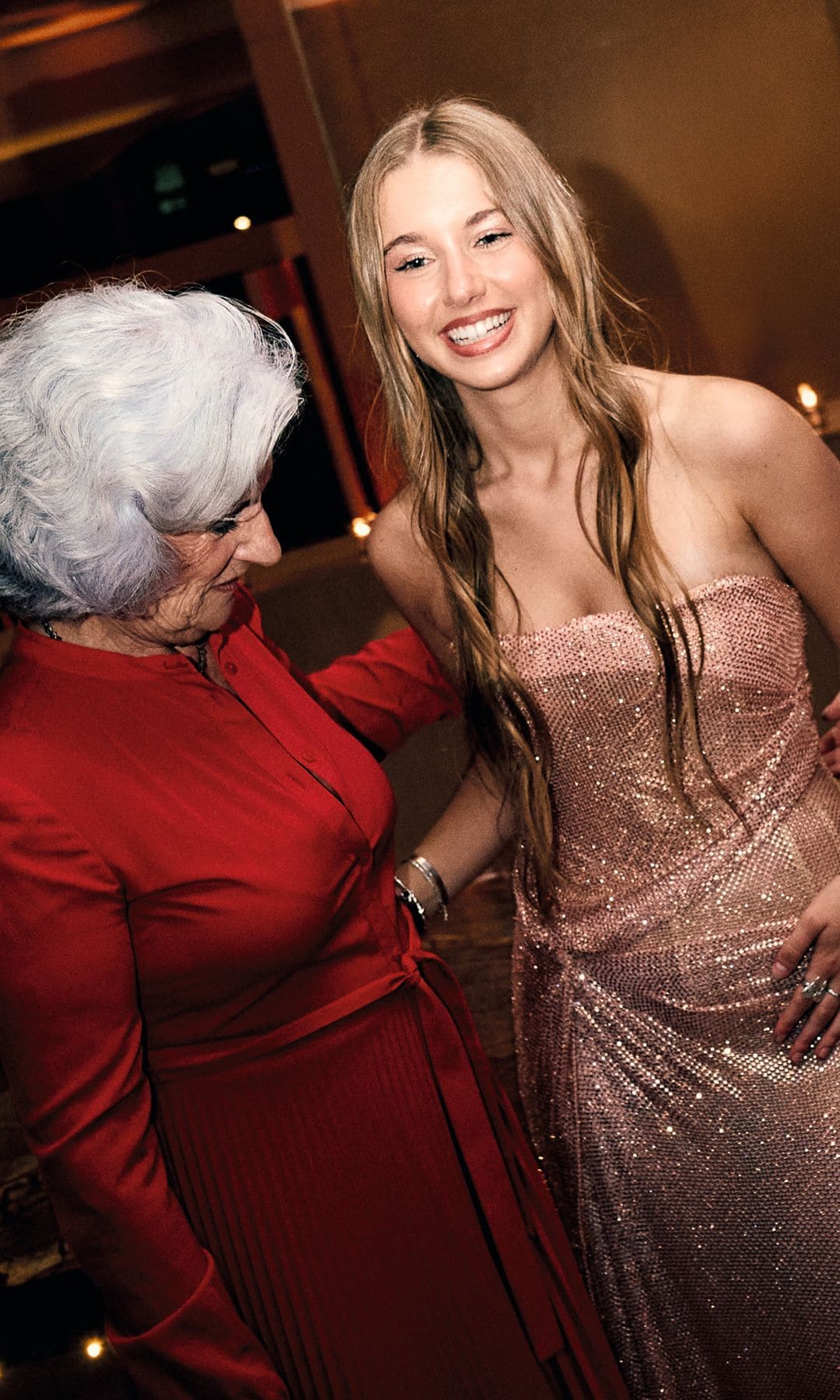 Monica Ferreira posa con su unica nieta, Taína