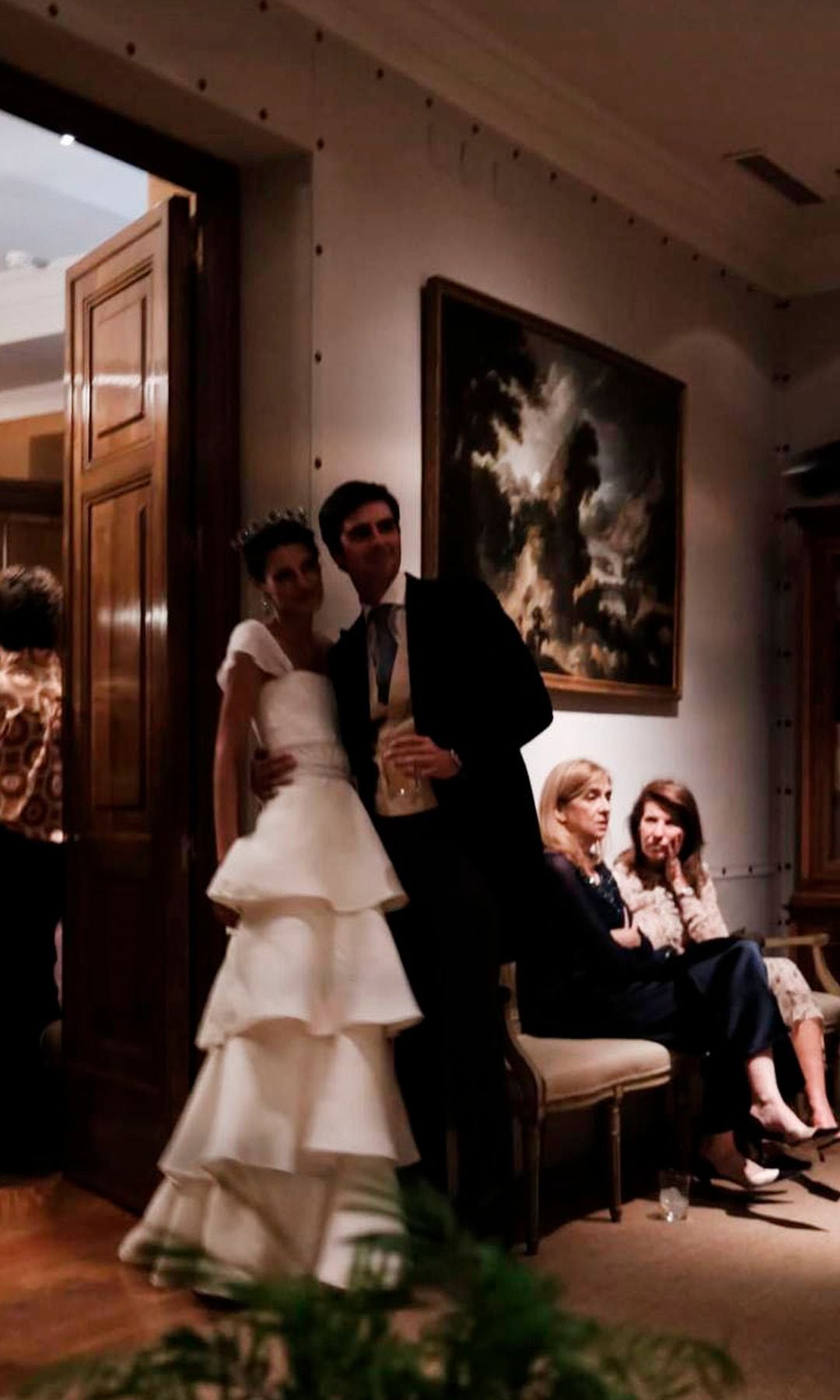 La infanta Cristina, al fondo, en la boda de Victoria Matossian