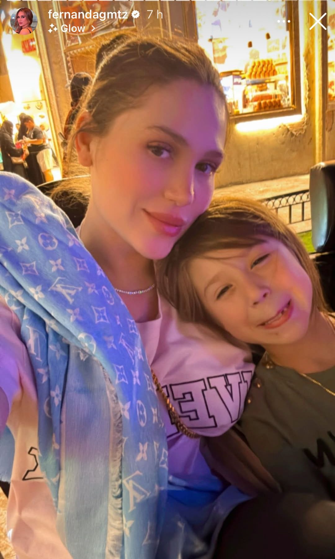 María Fernanda Gómez con su hija, pasando un rato agradable juntas