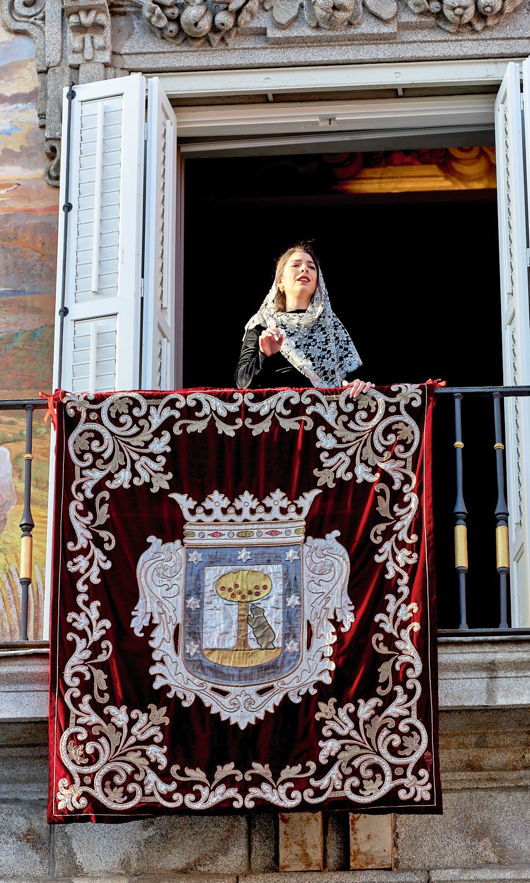 Saeta en un balcón de la Casa de la Panadería. Semana Santa en Madrid.