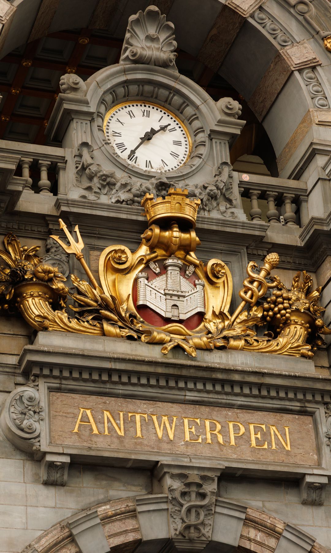 Reloj de la Estación Central de Amberes, Bélgica