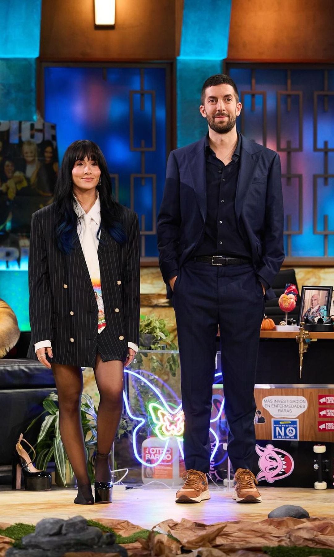 Aitana con look de blazer y microshort en La Revuelta