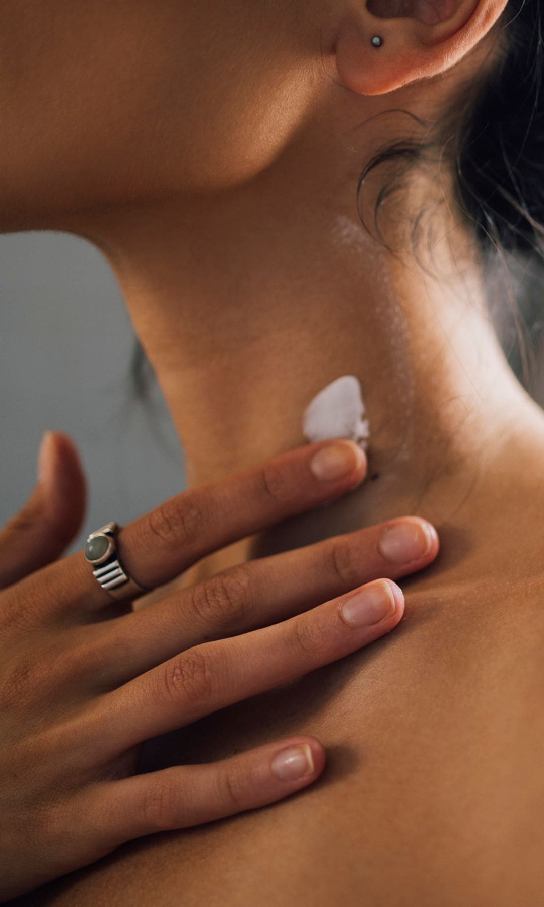'2x7': el ejercicio que puedes hacer en casa para tener un cuello más joven