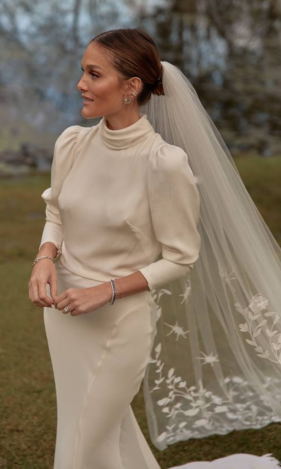 Velo de novia bordado rosas