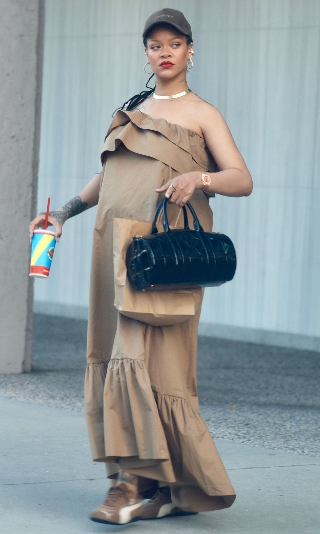 Rihanna fue vista después de comer una hamburguesa 