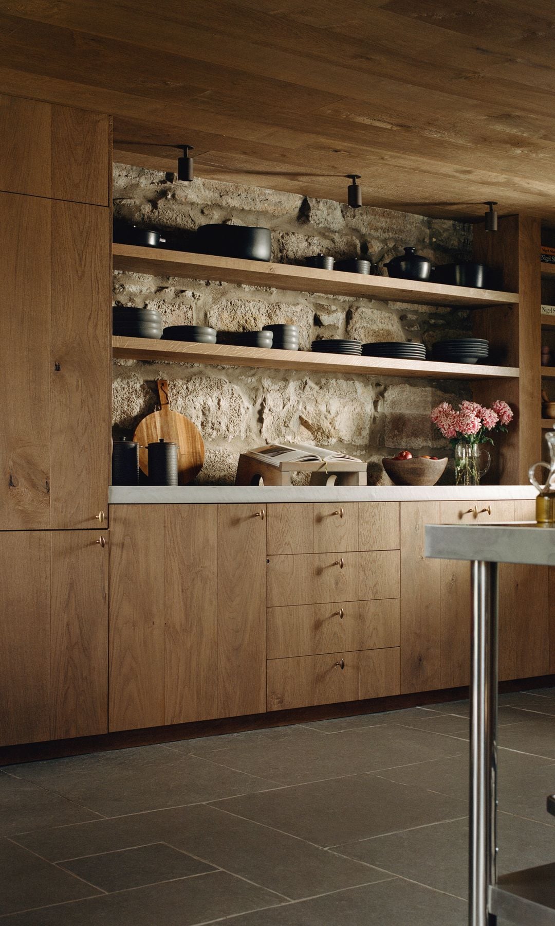 Cocina Zara Home de madera con electrodomésticos integrados