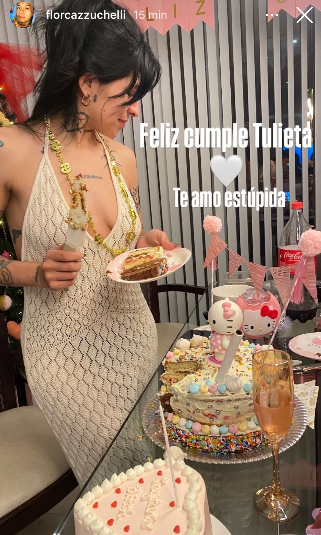 Cazzu celebró con dos pasteles la llegada de sus 31 años